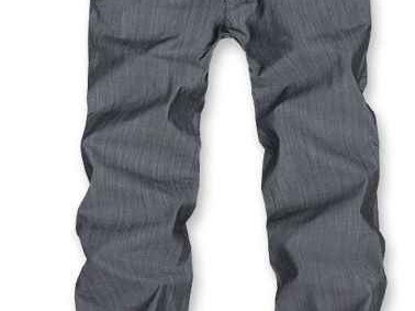 深灰色裤子搭配上衣颜色全攻略 穿出你的高级感