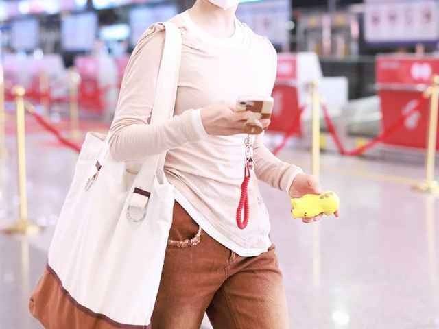 亚麻衫搭配裤装的万能公式 穿出夏日松弛感