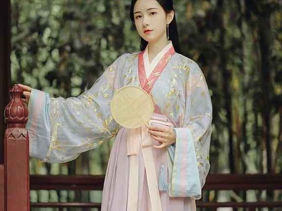 微胖女孩汉服挑选经 这几款穿上显瘦又提气质