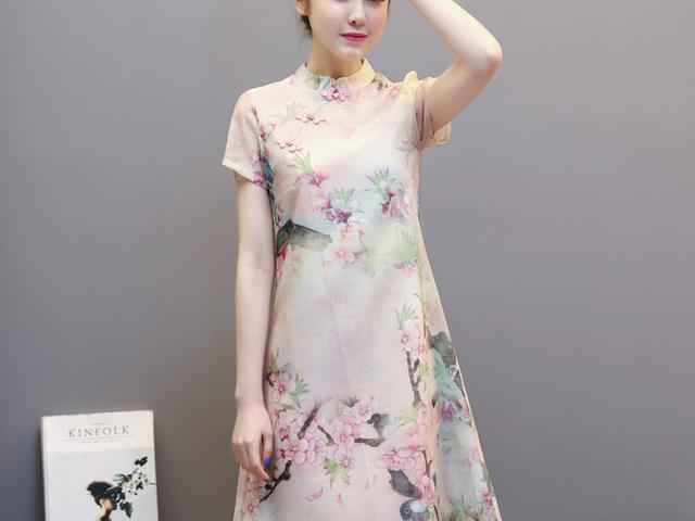 女装旗袍改良中式，真的能穿出“仙气”？揭秘从老气横秋到日常可穿的华丽变身！