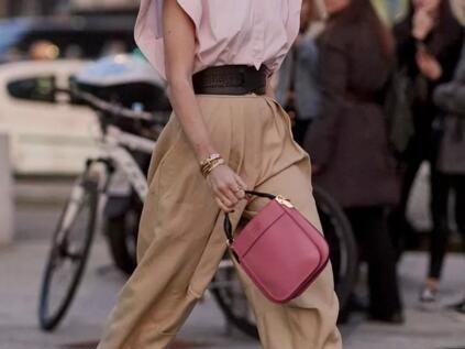 驼色上衣搭配裤子终极指南