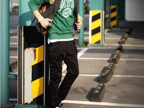 卫衣里面搭配什么才不显臃肿这些内搭思路让你时髦又保暖