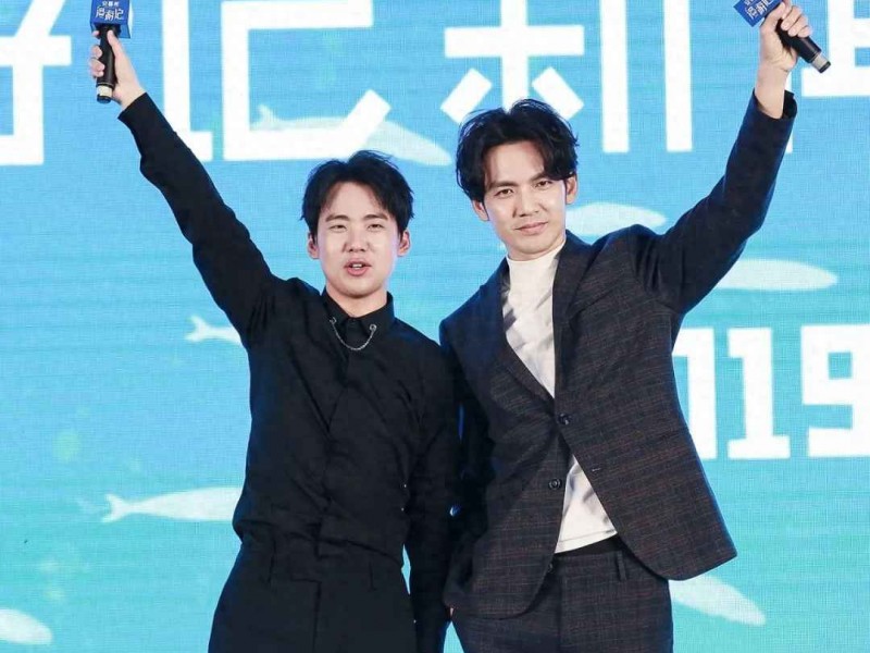 钟汉良穿衣搭配全攻略：45岁男神如何穿出少年感造型图片解析