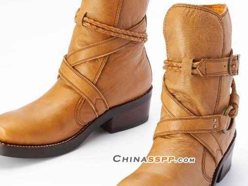 2026年靴柜大换血 这四双靴子让你从年头时髦到年尾
