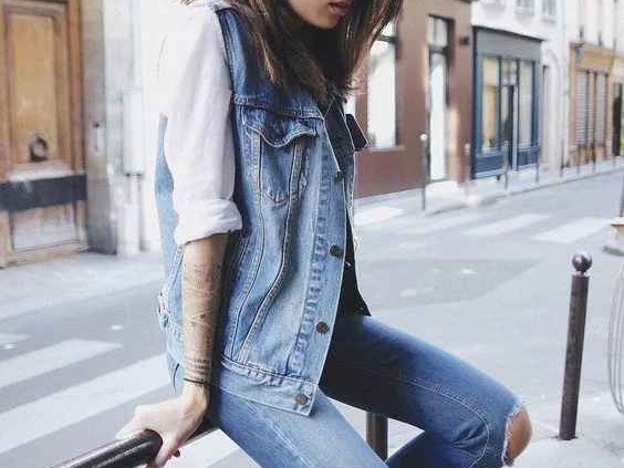 牛仔马甲配裤子攻略 这样穿时髦不费劲