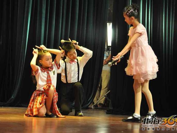 孩子朗诵比赛穿什么 这份穿搭指南让宝贝自信登台