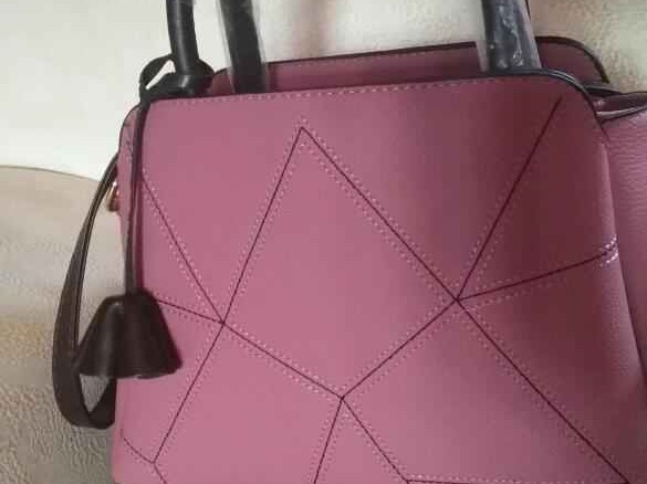 粉色穿搭全指南 打破年龄界限穿出你的独特魅力