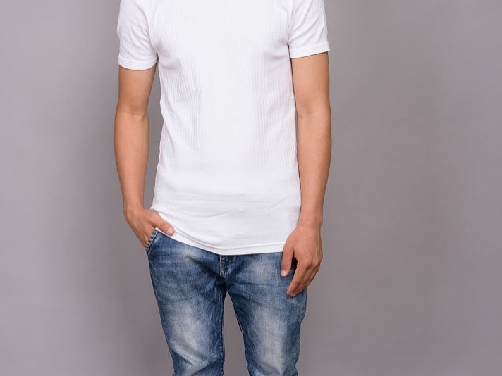 蓝色短袖搭配攻略 穿出清爽时尚感