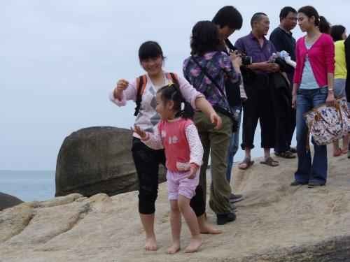 冬天去三亚穿啥衣服 这份超实用穿搭攻略让你暖和不狼狈