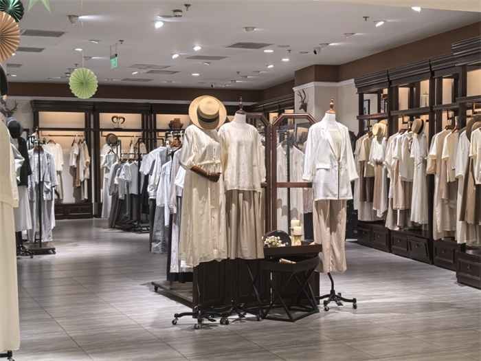 身上这件“新中式”，是文化自信还是跟风焦虑？这份避坑指南让你穿出真东方美