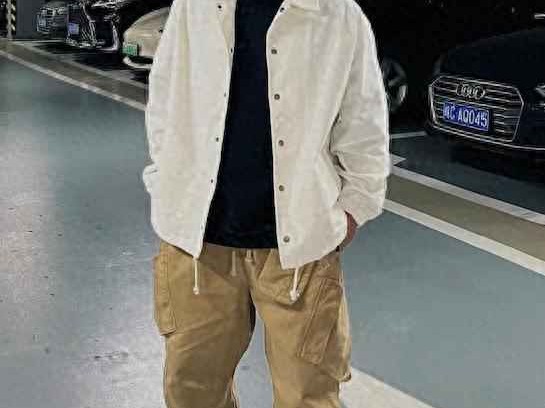 偏瘦男生穿衣搭配技巧：穿搭和身材无关！看这些街拍示范，又瘦又矮照样很有型