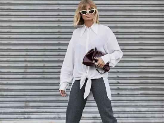 灰色裤子的配色魔法 这样搭配上衣让你天天穿出新感觉