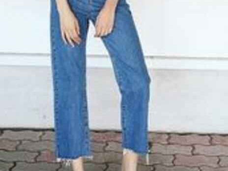 深色牛仔裤配上衣颜色全攻略 穿对时髦感翻倍