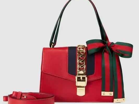 小猪包包是什么牌子？揭秘这个萌翻时尚圈的经典款