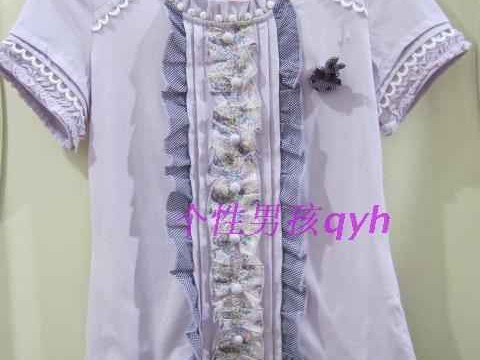 紫色T恤别乱穿！配对这几种裤子，显白又高级