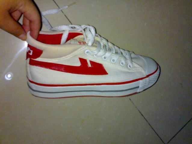 穿上回力踩到青春，这双国货老鞋藏着中国人的共同记忆