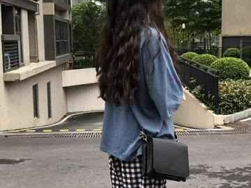 格子裤的时髦上衣搭配法则 穿出毫不费力的高级感