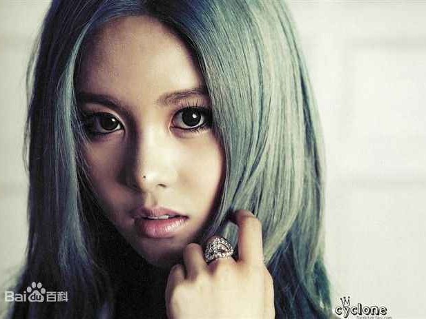 揭秘什么色什么丽：2025春夏最in穿搭密码