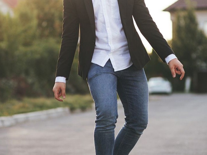 解锁休闲西服的裤子搭配密码 告别刻板穿出你个性