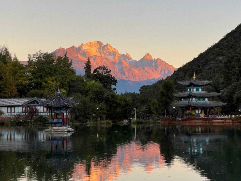 冬季丽江旅游穿衣攻略：温暖出行解锁隐藏美景