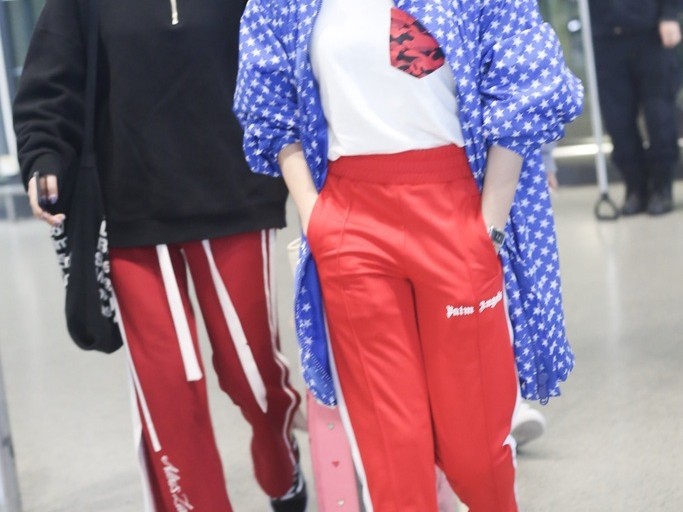 蓝色裤子搭配全攻略 穿出你的时尚范儿