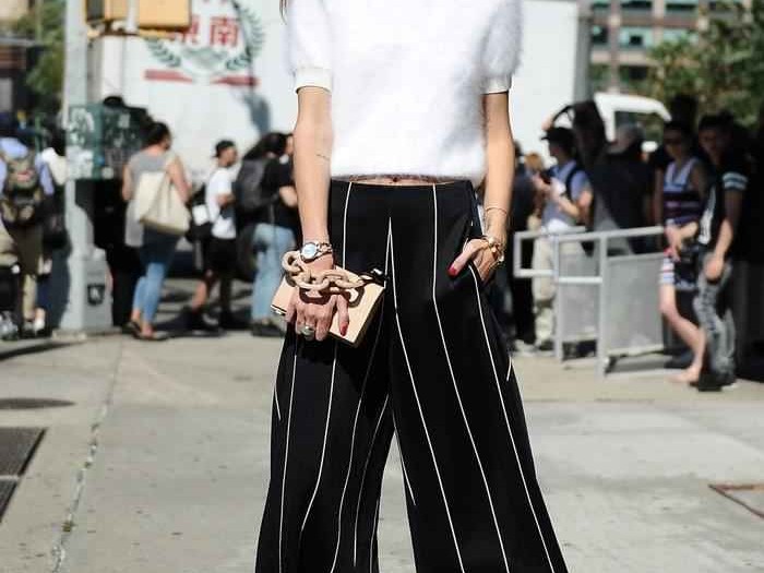 白色阔腿裤搭配鞋子指南 时髦精都这样穿