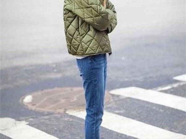 寒冬里穿羽绒服背啥包不显胖 这篇搭配指南让你保暖又时髦