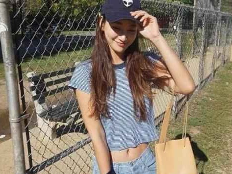 皮肤黑穿什么显白 这些穿搭诀窍让你亮眼出门