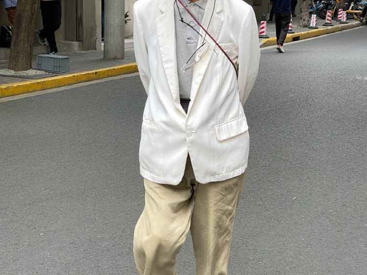 穿衣搭配男休闲：真正有品位的男人，穿西服戴帽子，鞋选休闲款，到老都不油腻